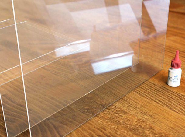 Incollare o saldare il Plexiglass?